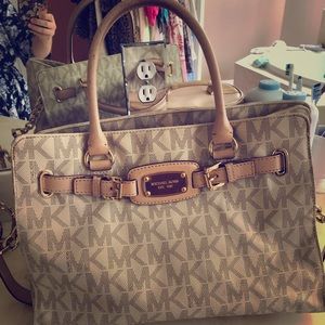 Authentic Michael Kors handbag LARGE